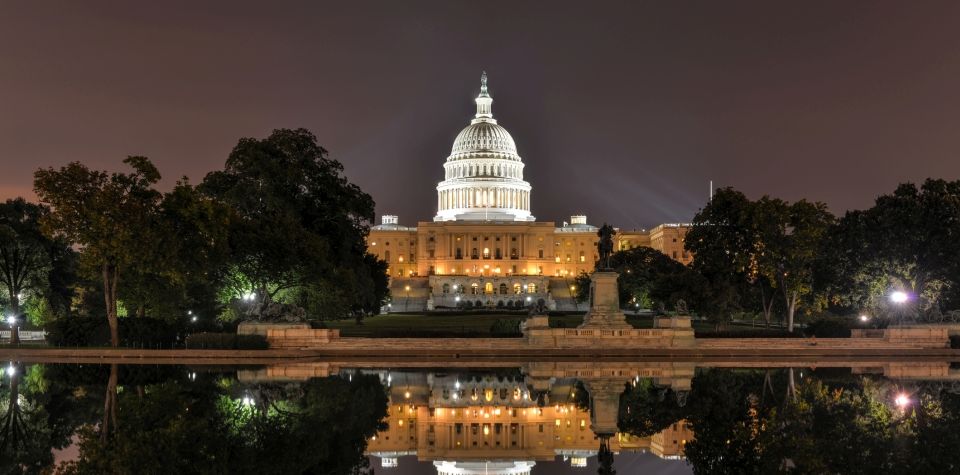 U.S. Capitol building at night