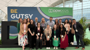 Attendees pose with the DDW letters.