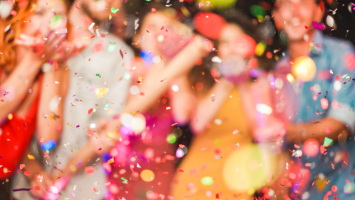 GraduationParty-940px Blurred people making party throwing confetti - Young people celebrating on weekend night - Entertainment, fun, new year's eve, nightlife and fest concept - Defocused photo